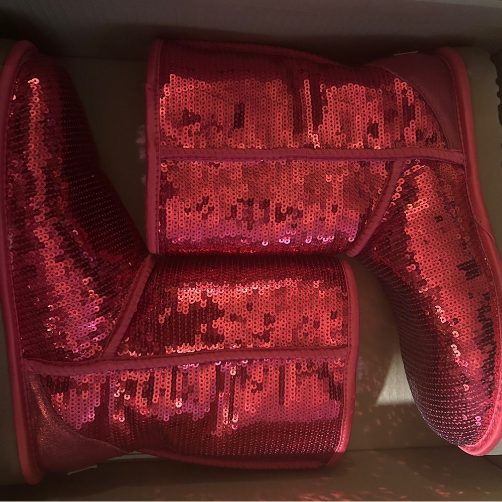 UGG Brown Box with Logo
Red sequined boots size 9